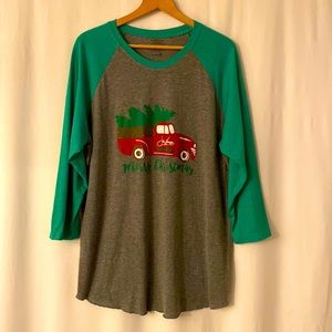 NWOT Men’s Baseball Style Shirt Christmas Theme 3/4 Sleeve Youth XL Green Gray